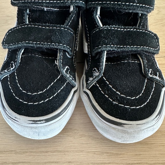Vans Kids Sk8-Mid Reissue V Shoe in Black Suede Leather - Picture 9 of 10